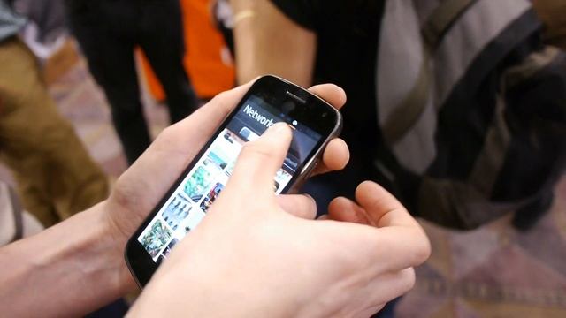 Ubunto OS on Google Nexus S Hands On at the CES 2013 смотреть онлайн