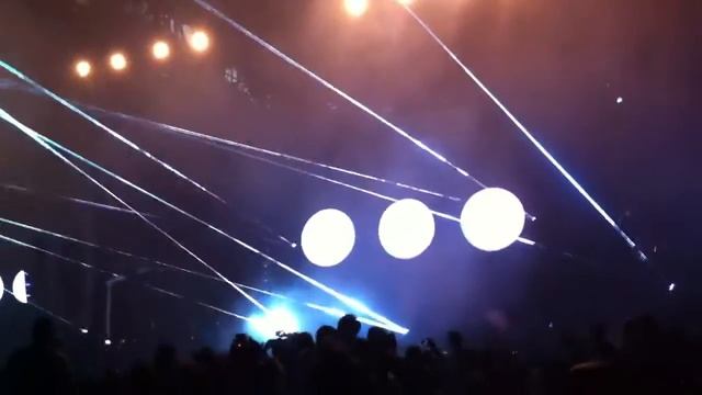 Future Music Festival Sydney 2012 - Swedish House Mafia - Save The World (End) смотреть онлайн