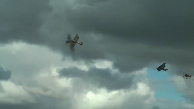 B17 and Spitfires at Old Sarum 2015 смотреть онлайн