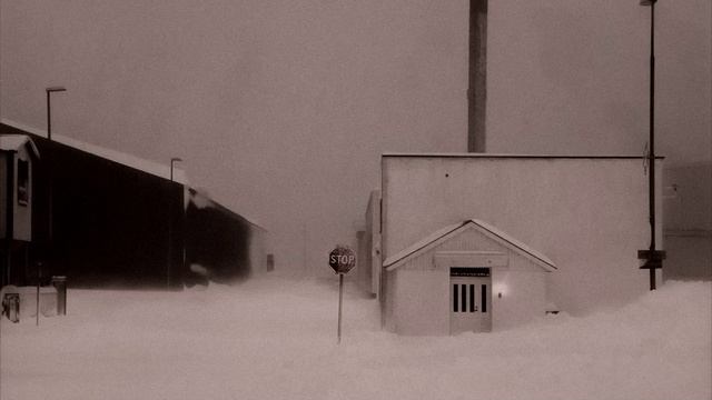 Грустная гитара. Меланхолия. Один во всем мире...
Выживший в ядерной зиме... смотреть онлайн