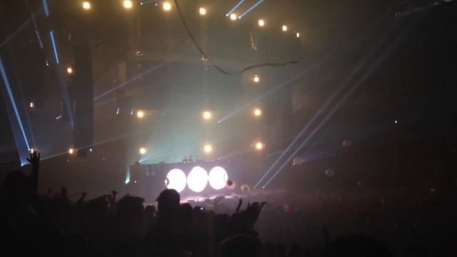 Swedish House Mafia - Save The World + The End... @Sportpaleis 1/12/12 HD смотреть онлайн