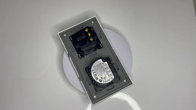 Розетка и умный WiFi выключатель Terem Techno одиночный с Алисой стеклянный золотой VK-1-ROZ-зол смотреть онлайн