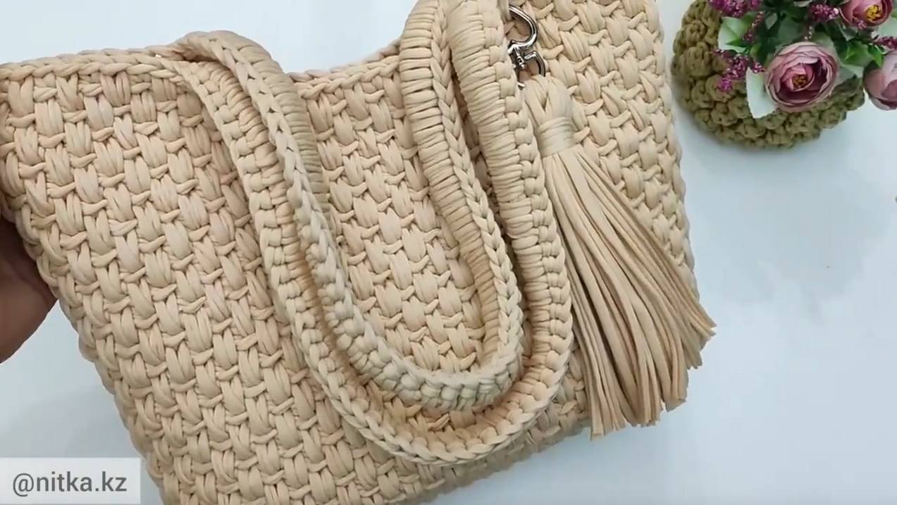 Легко вязать Сумка из 2 мотков пряжи смотреть онлайн