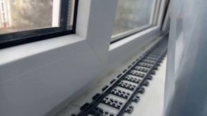 LEGO поезда 60197, 60198 едут на досках через подоконник