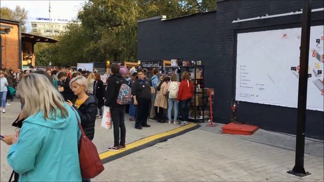 ВИДФЕСТ 2017 / БЫВШИЙ ЗЭК СРЕДИ МОДНЫХ БЛОГЕРОВ / РАСПАКОВКА смотреть онлайн