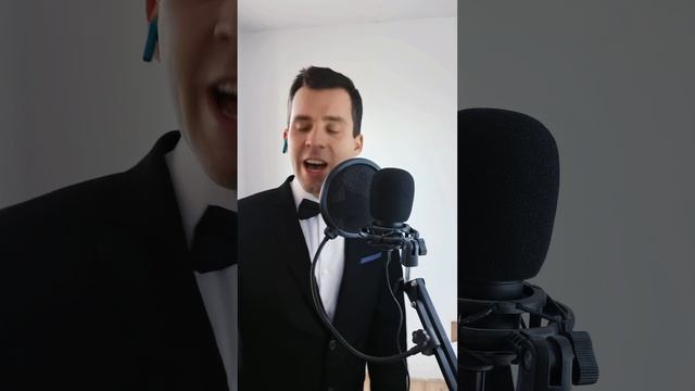 Спел песню "Шагает солнце по бульварам" из репертуара Муслима Магомаева смотреть онлайн