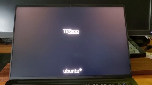 Tuxedocomputers InfinityBook 14 Pro Gen 6 with Ubuntu 21.04 liveCD смотреть онлайн