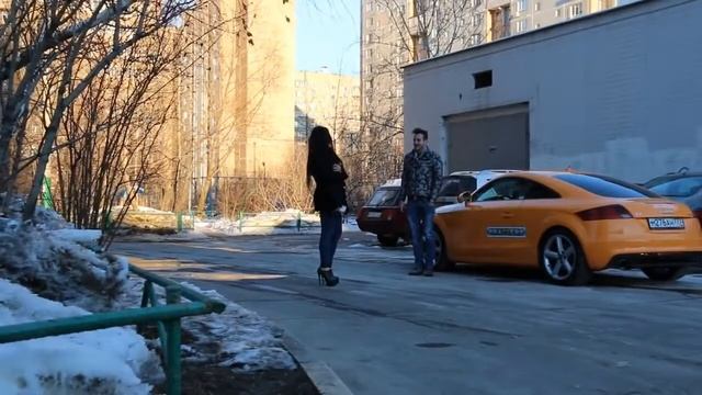 Повелась на машину