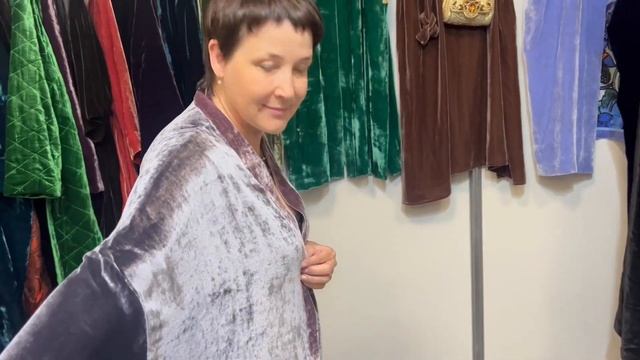 Бархатные накидки для смелых модниц, винтажные украшения и сумки Антикварная выставка Петербург 2024 смотреть онлайн