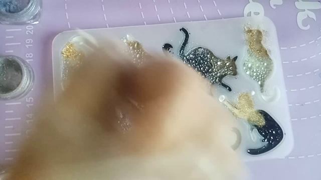 Как залить эпоксидной смолой молды кошки. Магниты из эпоксидной смолы смотреть онлайн