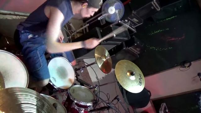 P.L.A.T.I.N.A. - Ненавижу (LIVE IN BERLOGA 2018) смотреть онлайн