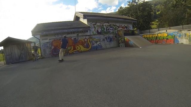 Lukas goes Twentyfive Skate Shop смотреть онлайн