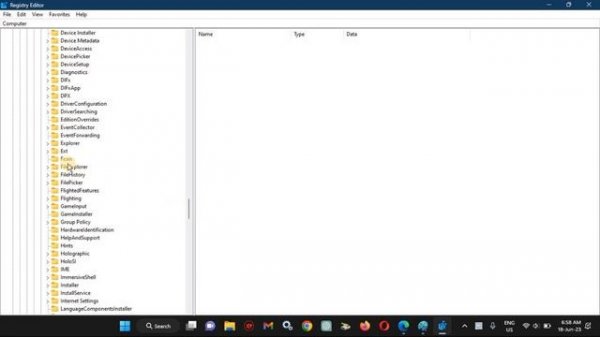 How to Make the Taskbar Transparent in Windows 11