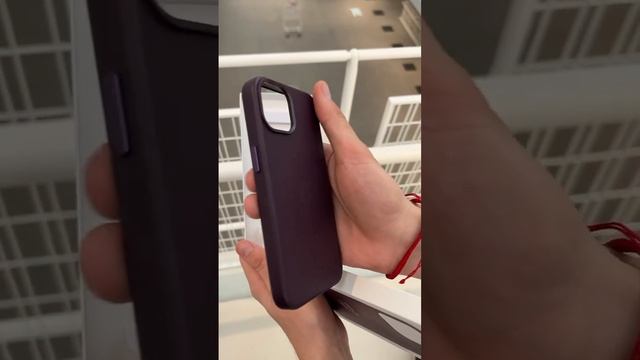 Кожаный чехол на IPhone 14 бордовый смотреть онлайн
