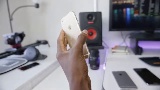 Apple iPhone XR (64GB) - (PRODUCT)RED смотреть онлайн