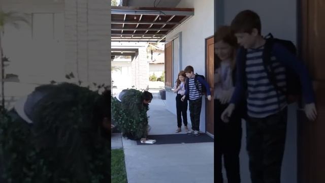 The bushman strikes againZach King смотреть онлайн