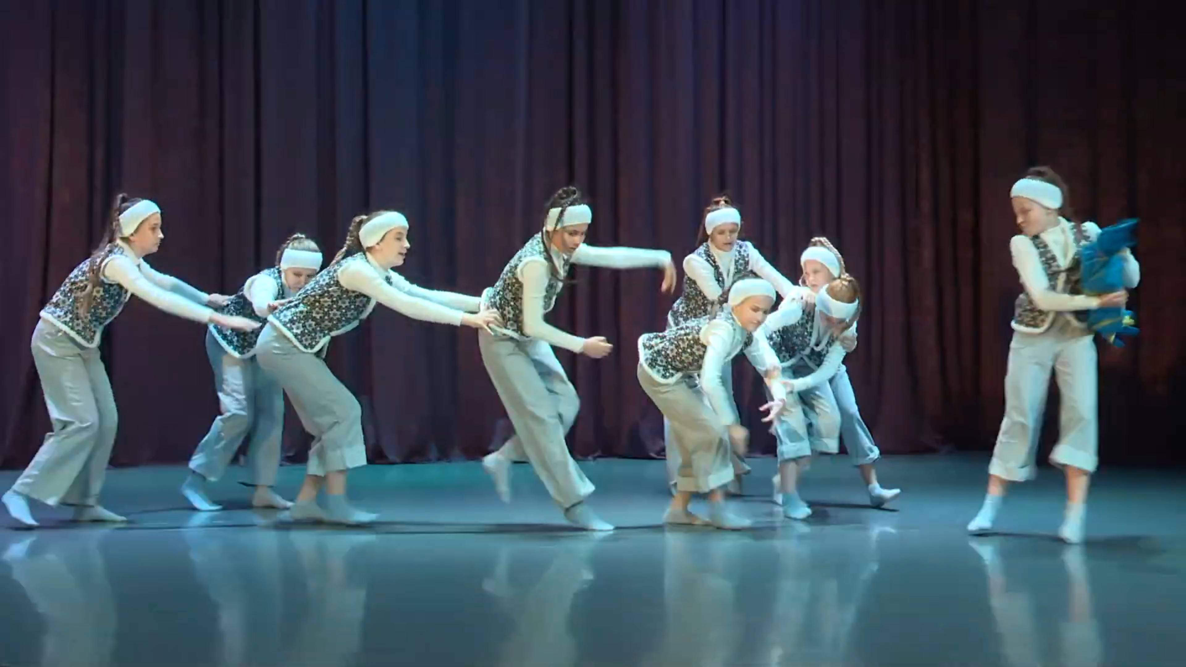 Коллектив «Колибри» готовится выступить с новой постановкой 28.10.2024 смотреть онлайн