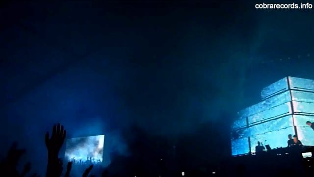 Swedish House Mafia - Masquerade Motel - Save the World Tonight Live 2011 смотреть онлайн