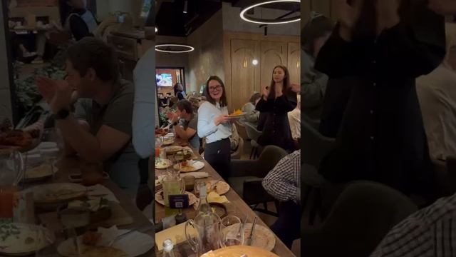 Зажигательный танец на Дне рождении дочери смотреть онлайн