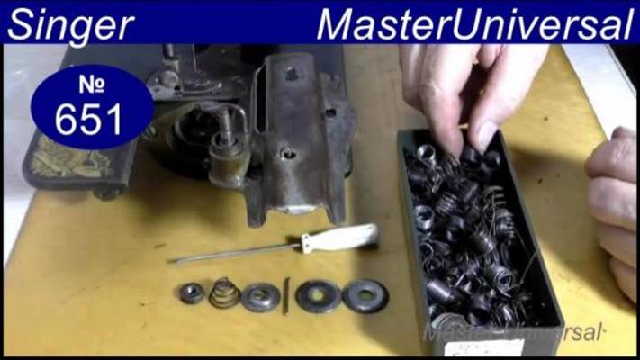 Как поставить компенсационную пружину и правильно собрать регулятор натяжения на Singer. Видео № 651