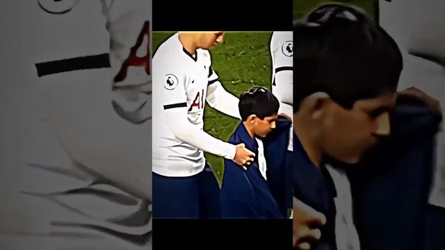 Respect Moments in Football ️#respect #footballmoments #foryoupage #fan #surpriseFootball Moments смотреть онлайн