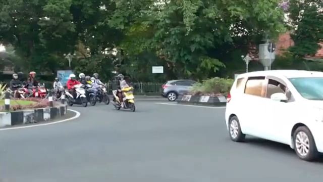 Tata Lalu Lintas Tanpa Batas: Menerobos Etika di Jalan Raya #ETIKOM смотреть онлайн