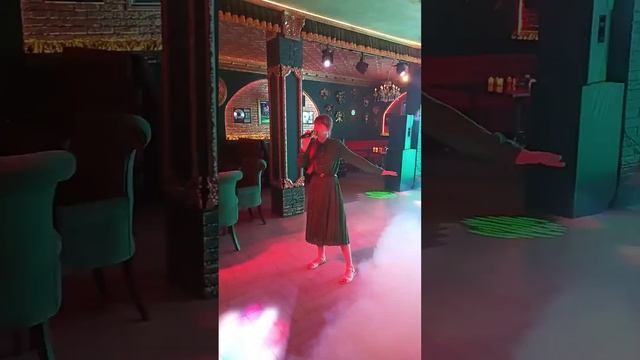 Спела Куклу колдуна в караоке-холле. Жаль, что народу ещё не было. "За кулисами стрима" смотреть онлайн