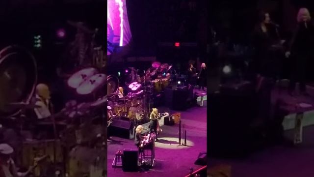 Fleetwood Mac - Hold Me @ XL Center Hartford, CT 03/15/19 смотреть онлайн