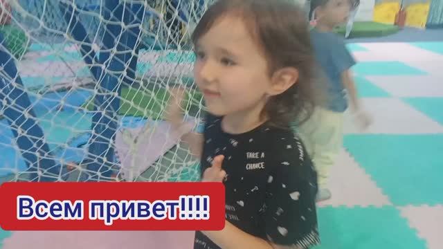 ПРИКЛЮЧЕНИЯ ЮНОГО БЛОГЕРА ПРИНЦЕССЫ СНЕЖИНКИ В ДЕТСКОМ БАТУТНОМ ЦЕНТРЕ смотреть онлайн