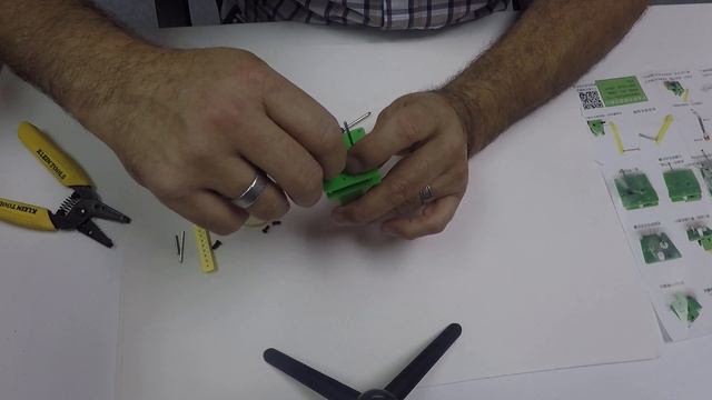 Hand Crank Generator смотреть онлайн