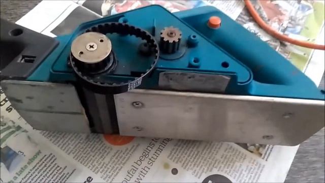 How to replace the belt on an electric wood planer tutorial. Black and Decker planer wont spin смотреть онлайн