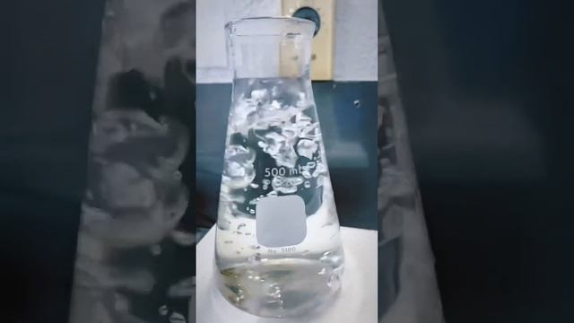 iPhone 13 Slow Motion Cam In The Laboratory смотреть онлайн