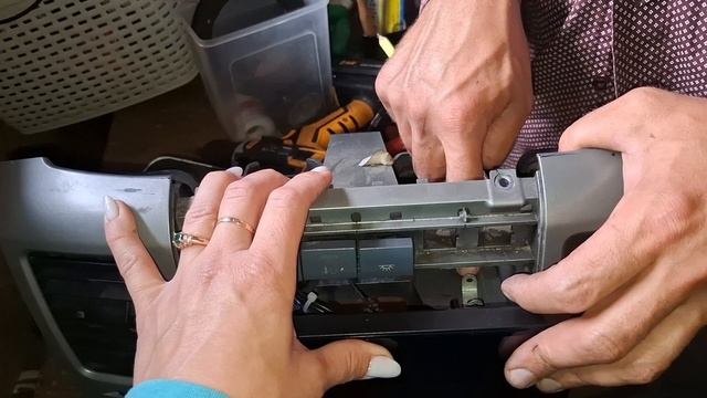 Устанавливаем магнитолу в ГАЗель 🤪 смотреть онлайн