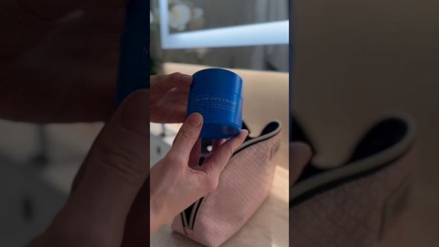 Что лежит в косметичке у стилиста по волосам #волосы #уходзаволосами #hairstyle #косметика