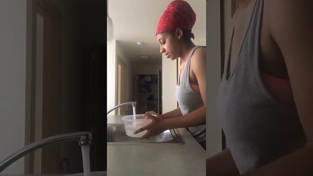 PRANKING COUSIN WHILE HE’S SLEEP😂 (Prank Wars) смотреть онлайн