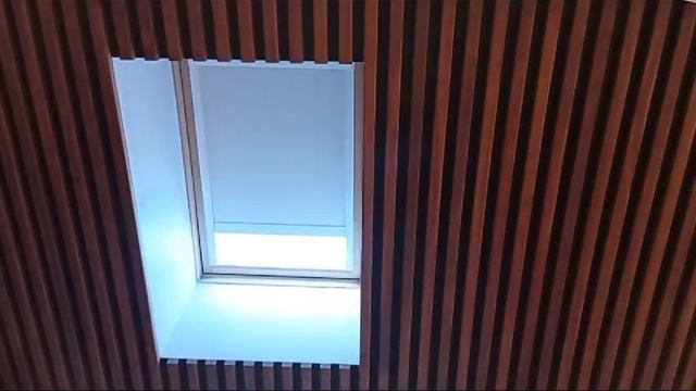 Рулонные шторы с электроприводом Roof System для мансардных окон, блэкаут, от SVIL