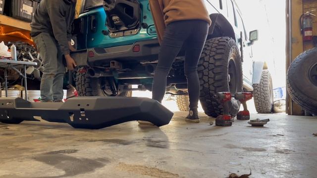 Installing the Brute Strength Aluminum Rear Bumper | Quadratec смотреть онлайн