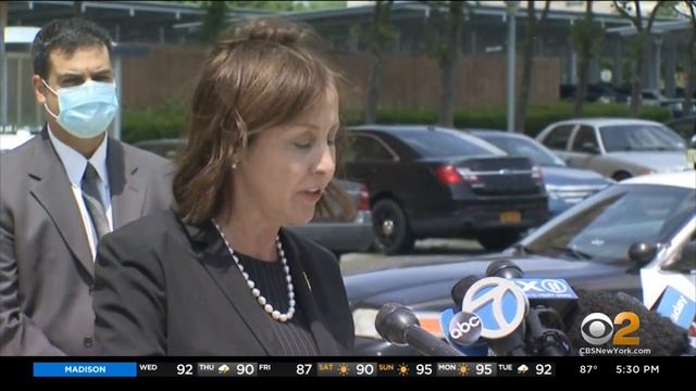 NYPD Officer Arrested, Accused Of Selling Painkillers Illegally смотреть онлайн