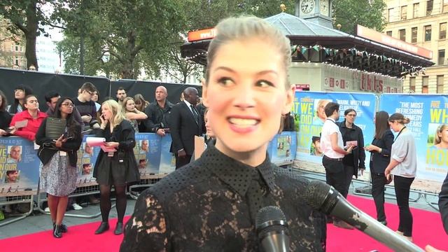 Rosamund Pike - What We Did On Our Holiday - UK Premiere Interview смотреть онлайн