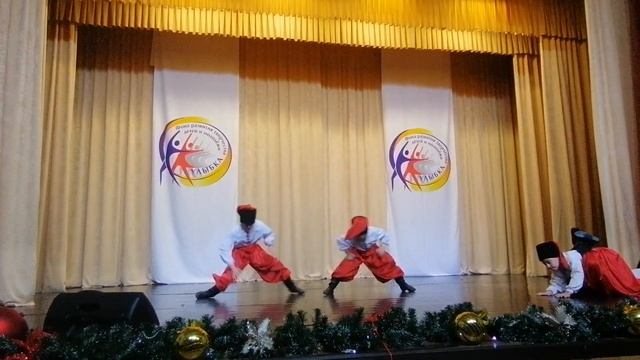 Ансамбль народного танца "Узорица". МБУ ДО "ДШИ № 9" г.о. Самара (рук. Клочков В.О.).
Январь 2024 г.