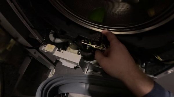 Стиральная машина купербуш(Kuppersbusch) протекает. Замена манжеты