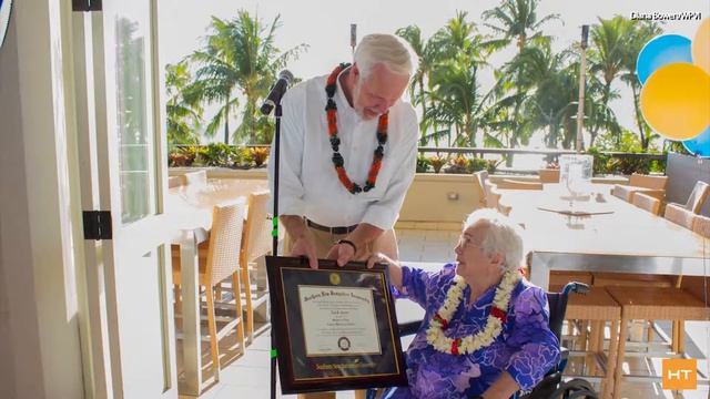 This 94-year-old just graduated college with honors | Hot Topics смотреть онлайн