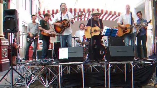 Last Train Home - "Wait A Minute" смотреть онлайн