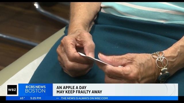 Can an apple a day keep frailty away? смотреть онлайн