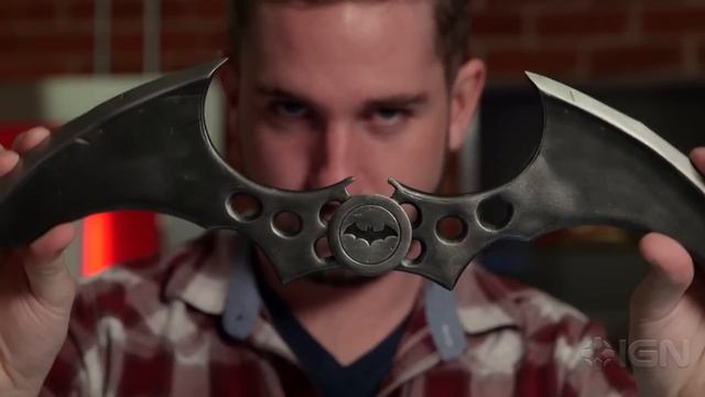 Batman: Arkham City Full-Scale Batarang Unboxing смотреть онлайн