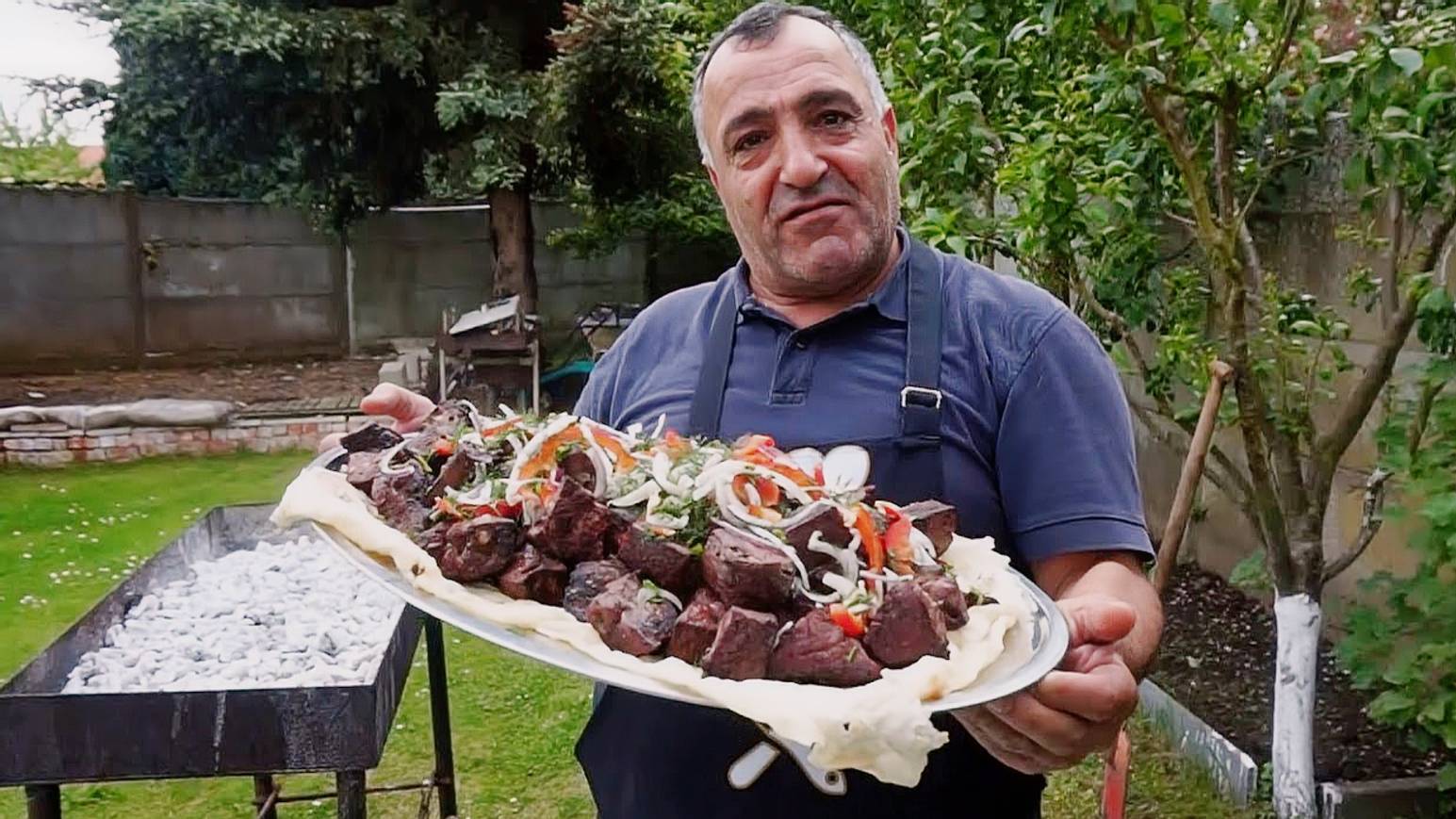 Шашлык из говяжьей печени на шампурах / Как приготовить говяжью печень на мангале смотреть онлайн