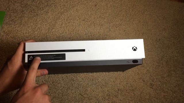 Unboxing the Xbox One S 500GB Halo Bundle смотреть онлайн