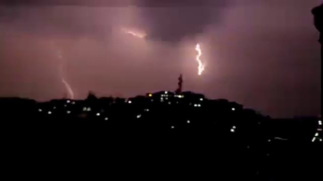 #lightning #electricity #humor #perspective 🌩️Lightning hides the colour of night. 🌌 смотреть онлайн