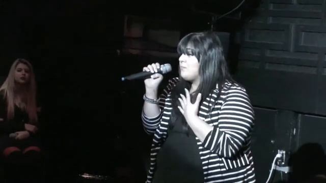 Performing "Rumor Has It" By Adele at City Walk смотреть онлайн