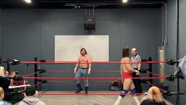 Johnny Kove vs Red James смотреть онлайн
